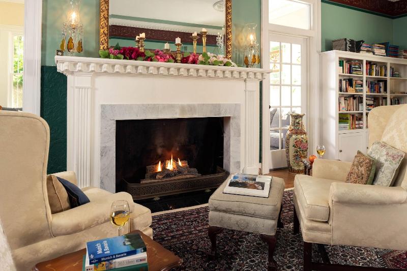 South Court Inn