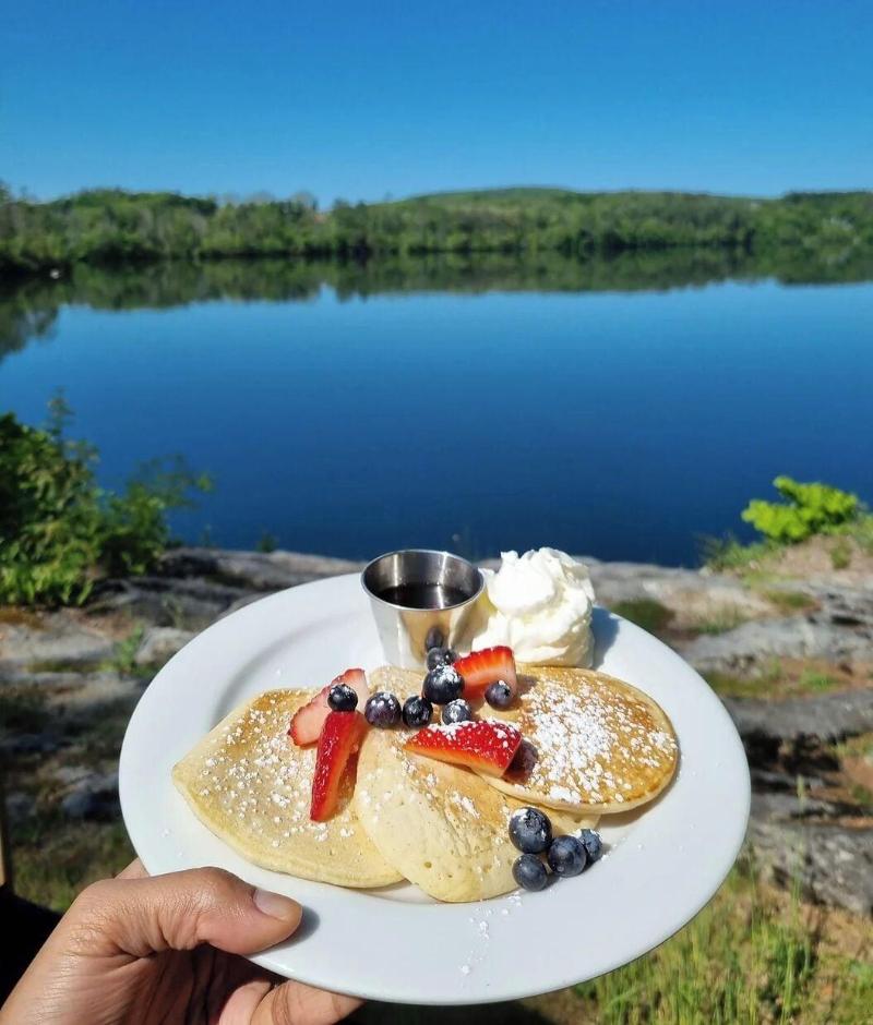 Lakehouse Inn image