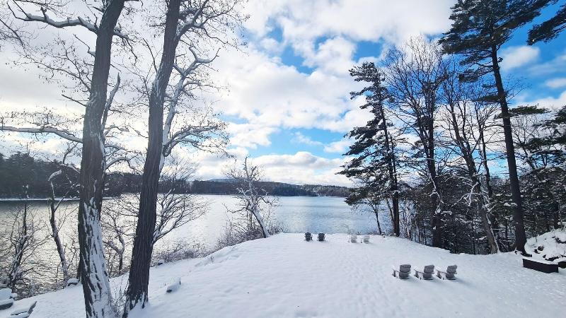 Lakehouse Inn image