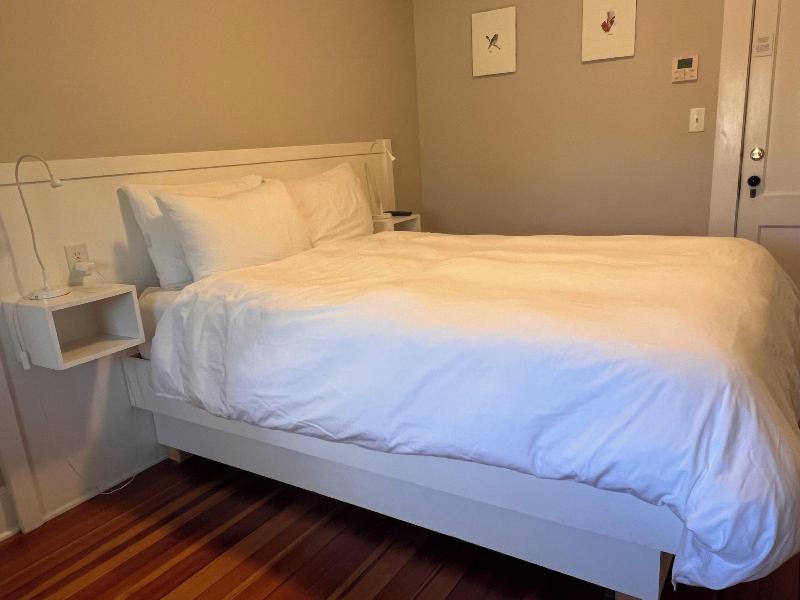 Lakehouse Inn image