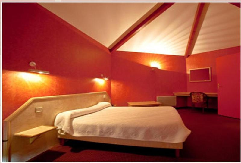 Logis Hotel l'Enclos image