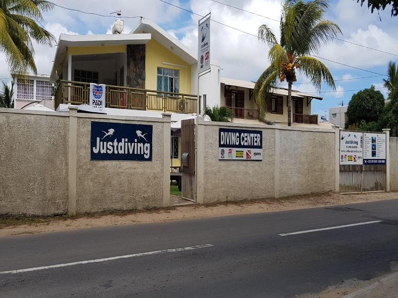 Allamanda Studios And Apartments image