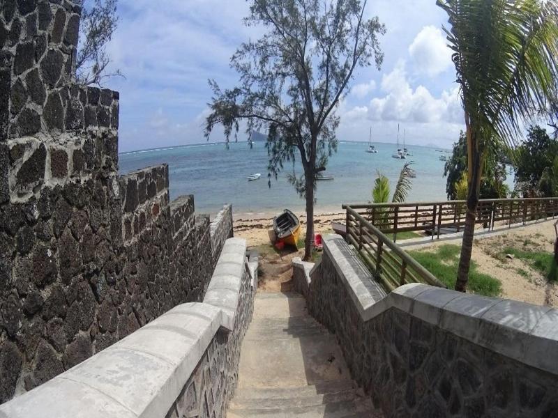Allamanda Studios And Apartments image