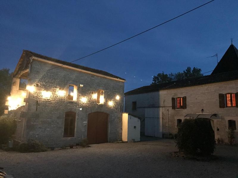 Chambre D Hotes Les Cygnes Noirs image