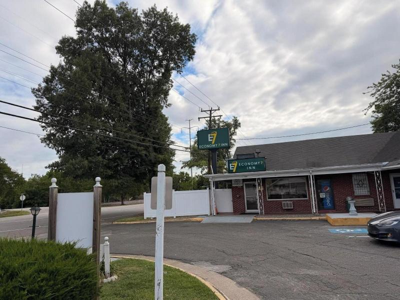 Economy 7 Inn Hampton
