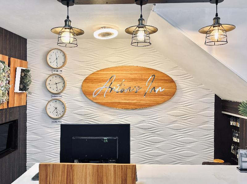 Anton's Inn image