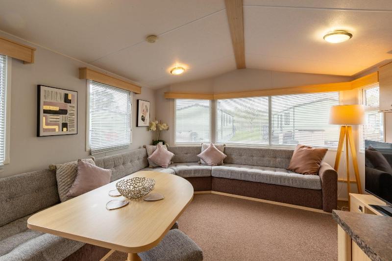 Inside No 9 Retreat image