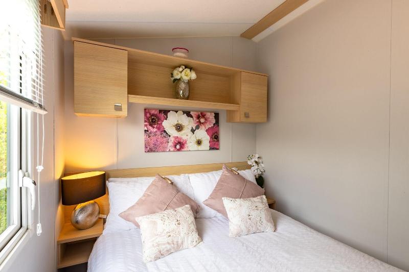 Inside No 9 Retreat image