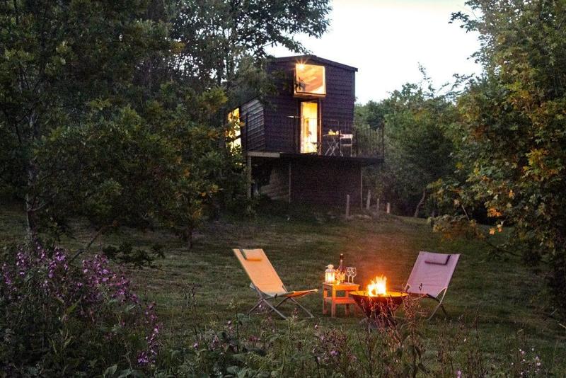 Extraordinary Huts image