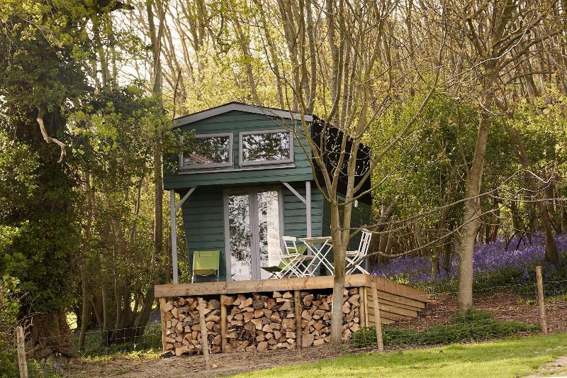 Extraordinary Huts image