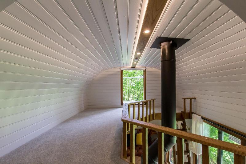 Extraordinary Huts image