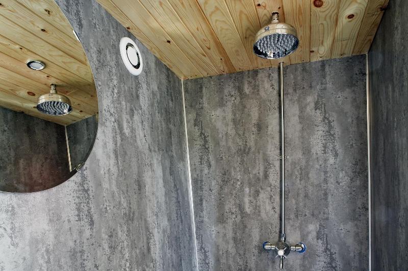 Extraordinary Huts image