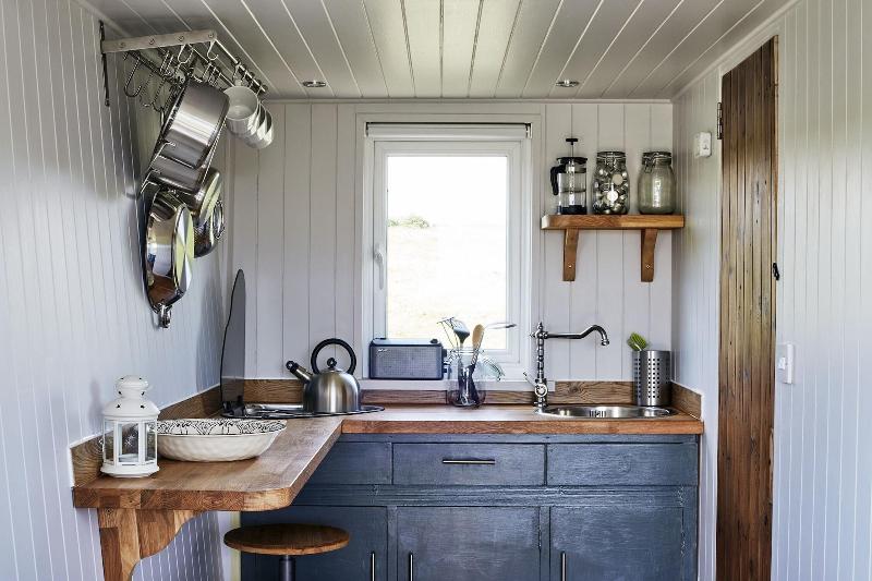 Extraordinary Huts image