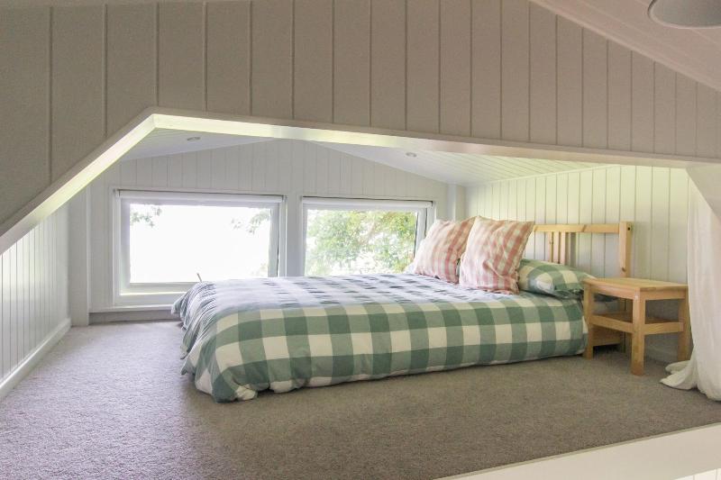 Extraordinary Huts image