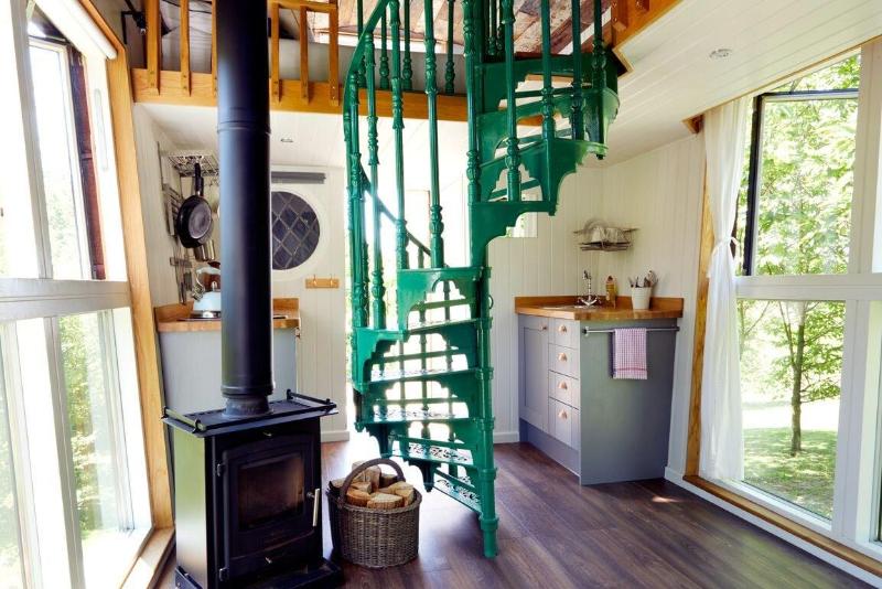 Extraordinary Huts image