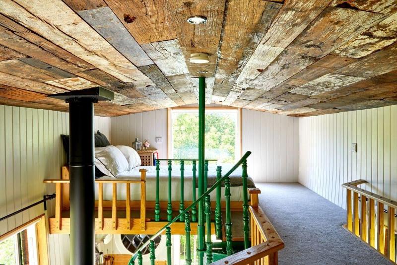 Extraordinary Huts image