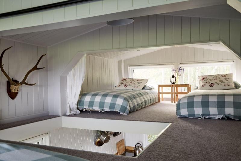 Extraordinary Huts image