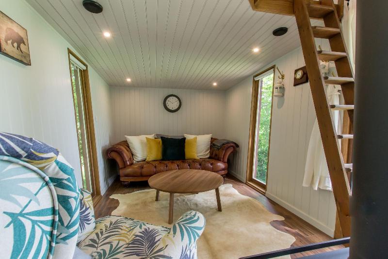 Extraordinary Huts image
