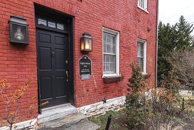 Light Horse Inn image