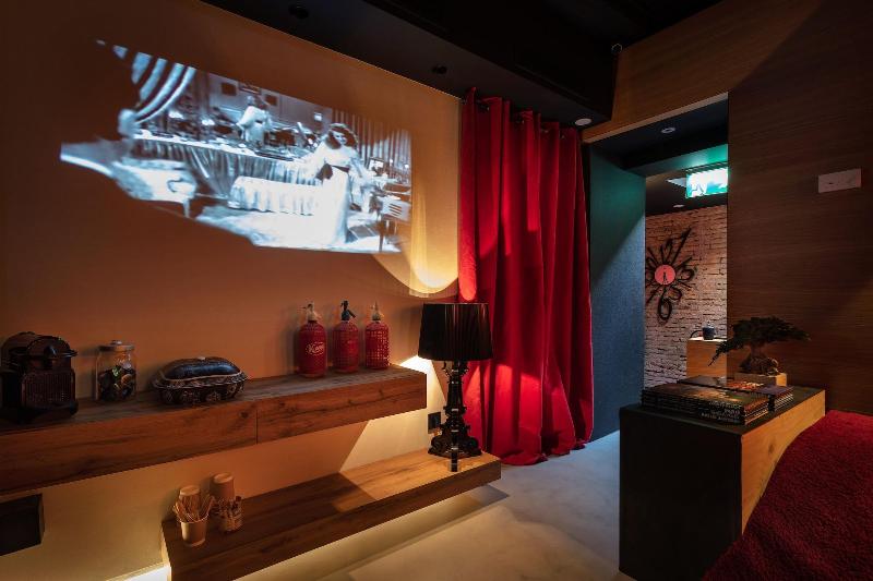 Zrooms Suites Hostel Boutique image
