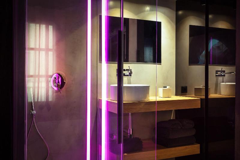 Zrooms Suites Hostel Boutique image