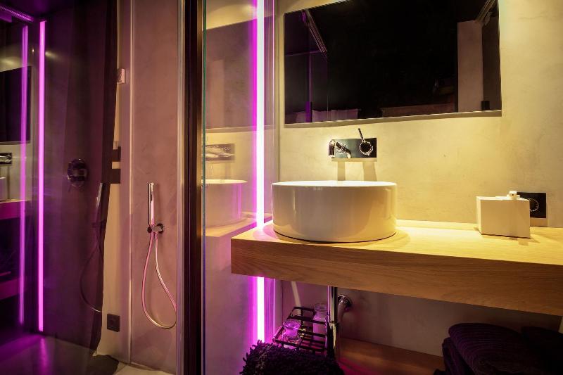 Zrooms Suites Hostel Boutique image