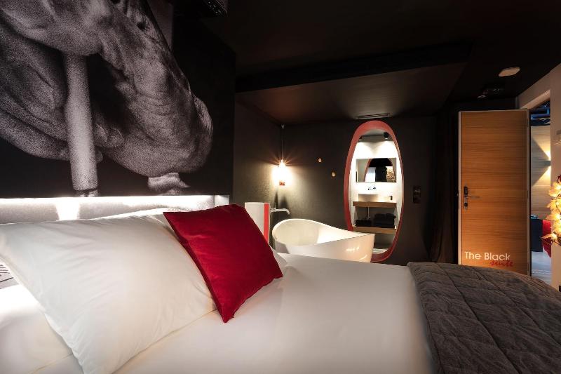 Zrooms Suites Hostel Boutique image