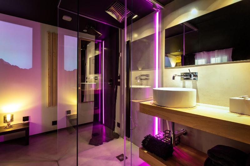 Zrooms Suites Hostel Boutique image