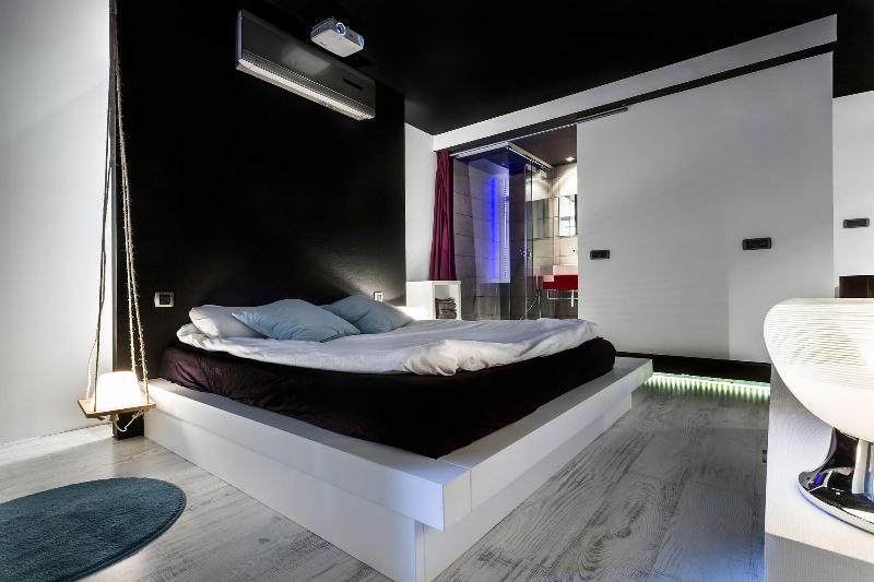 Zrooms Suites Hostel Boutique image