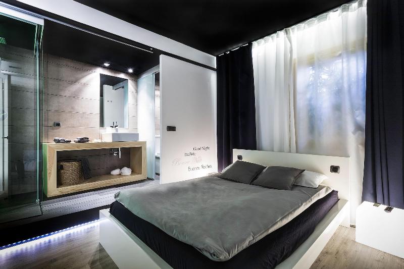 Zrooms Suites Hostel Boutique image