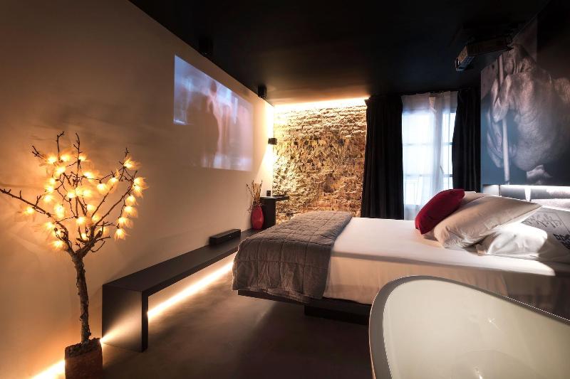 Zrooms Suites Hostel Boutique image