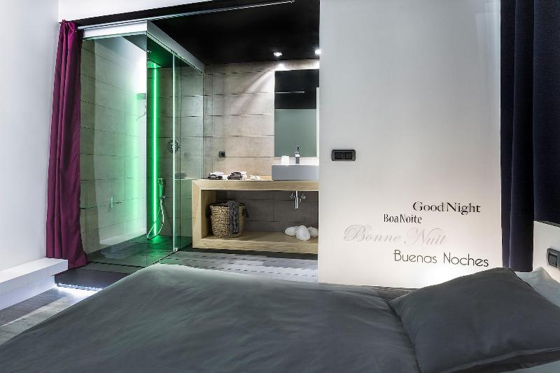 Zrooms Suites Hostel Boutique image