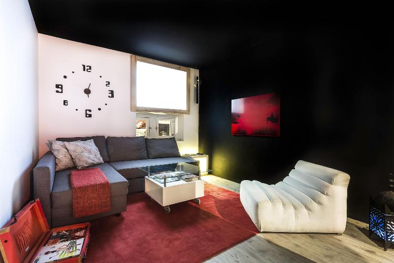 Zrooms Suites Hostel Boutique image