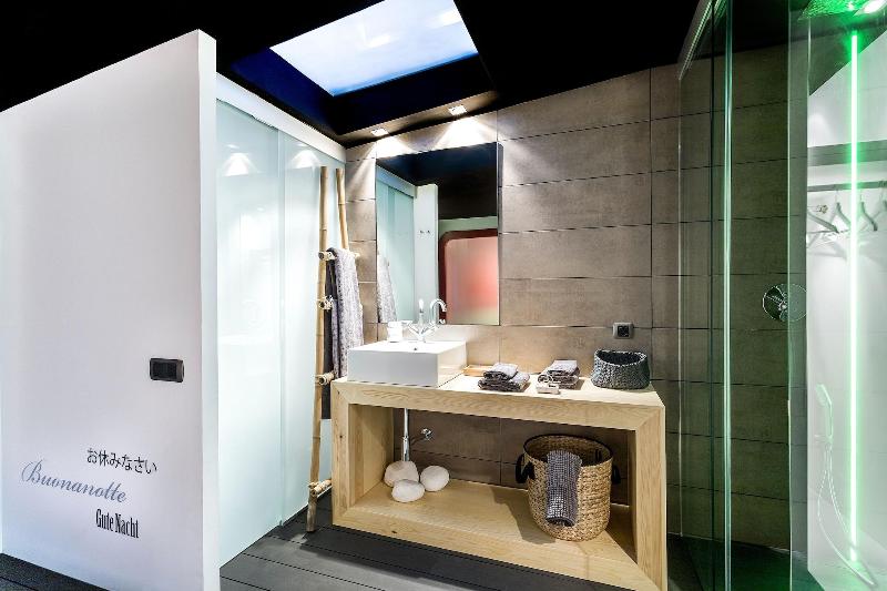 Zrooms Suites Hostel Boutique image