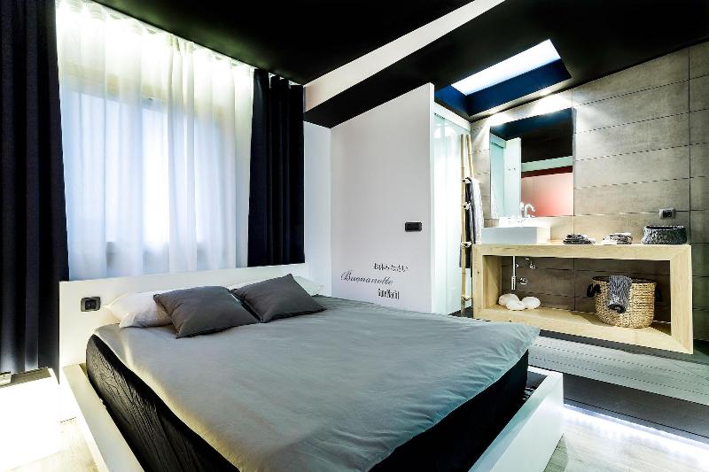 Zrooms Suites Hostel Boutique image