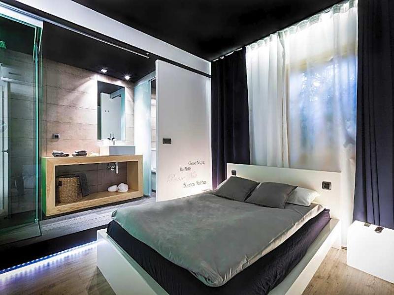 Zrooms Suites Hostel Boutique image