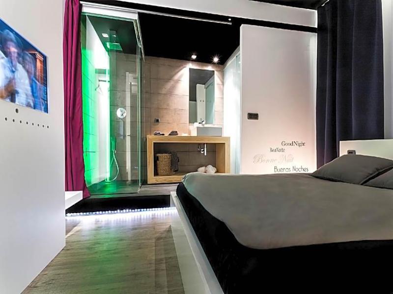 Zrooms Suites Hostel Boutique image