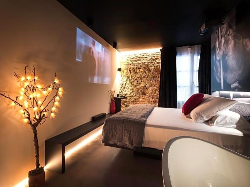 Zrooms Suites Hostel Boutique image
