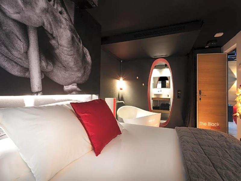 Zrooms Suites Hostel Boutique image