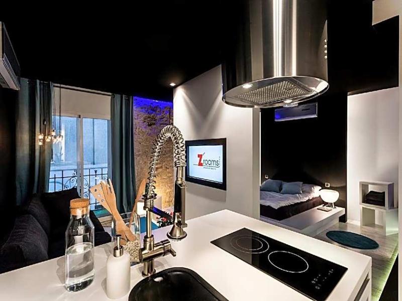 Zrooms Suites Hostel Boutique image