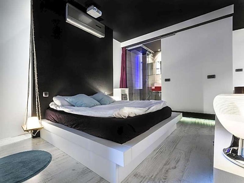 Zrooms Suites Hostel Boutique image