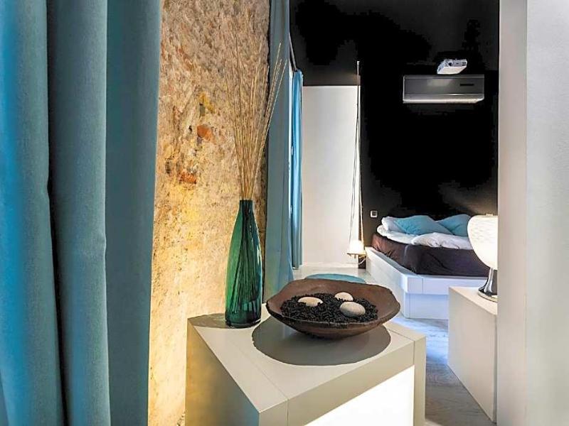 Zrooms Suites Hostel Boutique image