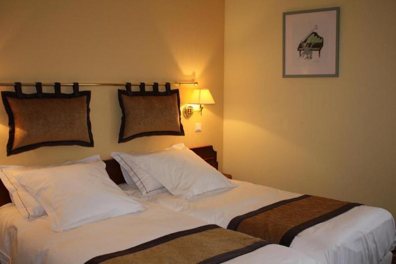 Logis Hotel Restaurant A L'etoile image
