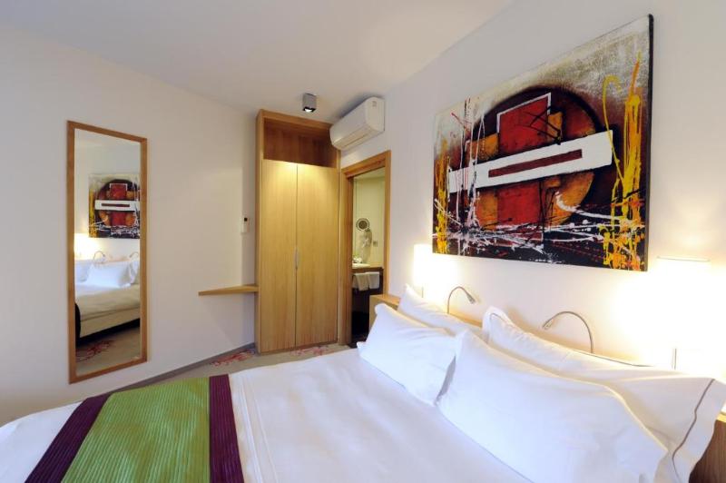 Logis Hotel Restaurant A L'etoile image