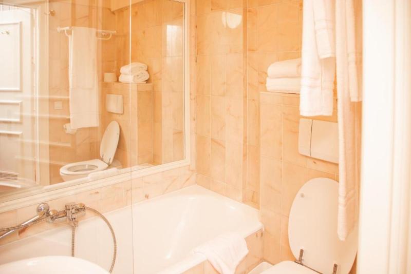 La Bourse Hotel image