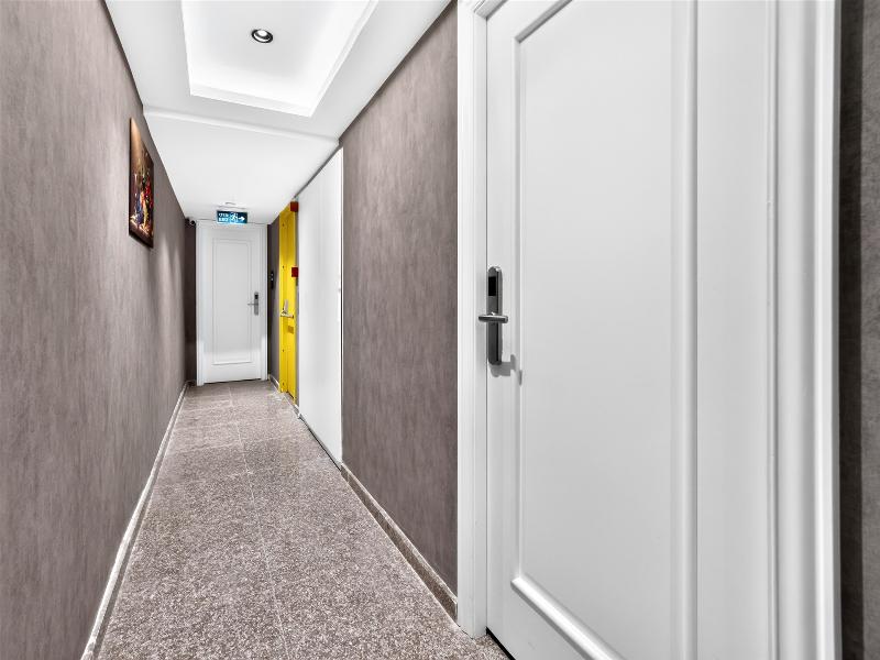 Moss Suite Hotel image