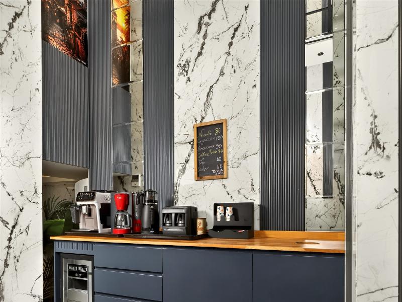 Moss Suite Hotel image