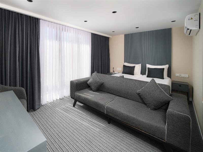 Moss Suite Hotel image