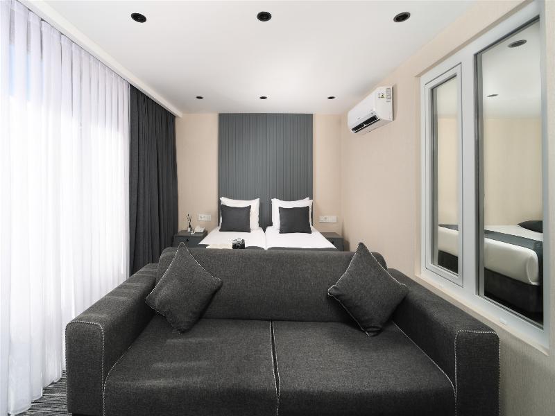 Moss Suite Hotel image
