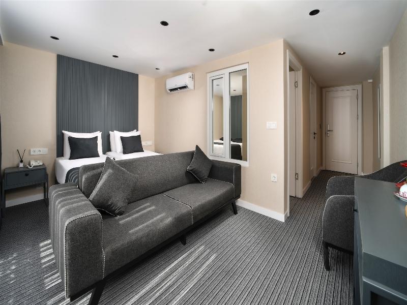 Moss Suite Hotel image